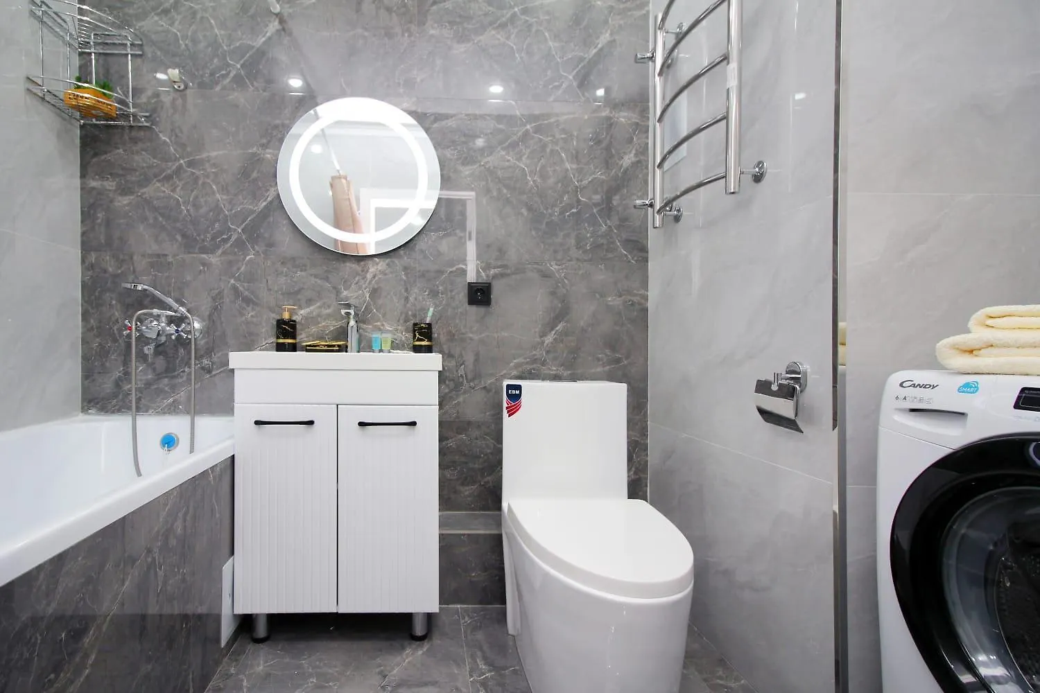 Уютная Квартира Возле Трц Максима Almaty Apartment